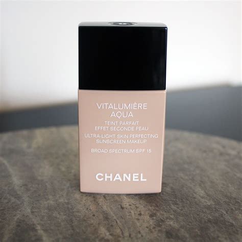 chanel vitalumière aqua ultra-light skin perfecting makeup|chanel vitalumiere foundation 40 beige.